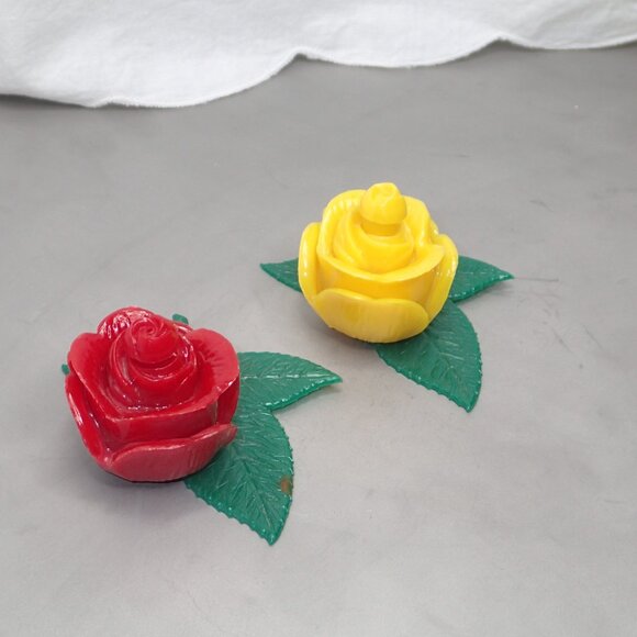 Vintage 1960s Plastic Rare Rose Salt and Pepper Shakers Flower Matching Pair - Picture 1 of 14